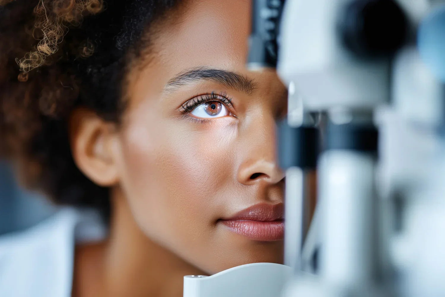 Facteurs physiologiques qui influencent la pression intraoculaire (PIO)