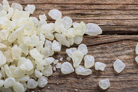 Mastic de Chios : effets secondaires, précautions et bienfaits en bref