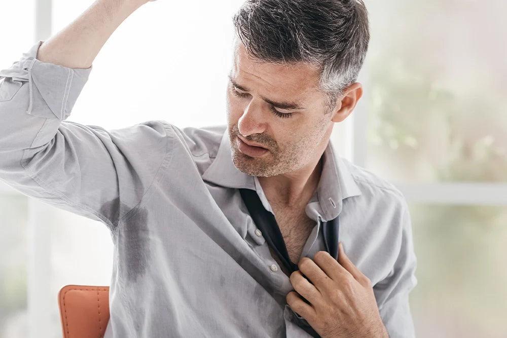 Tout savoir sur la transpiration excessive : causes, conséquences et solutions naturelles